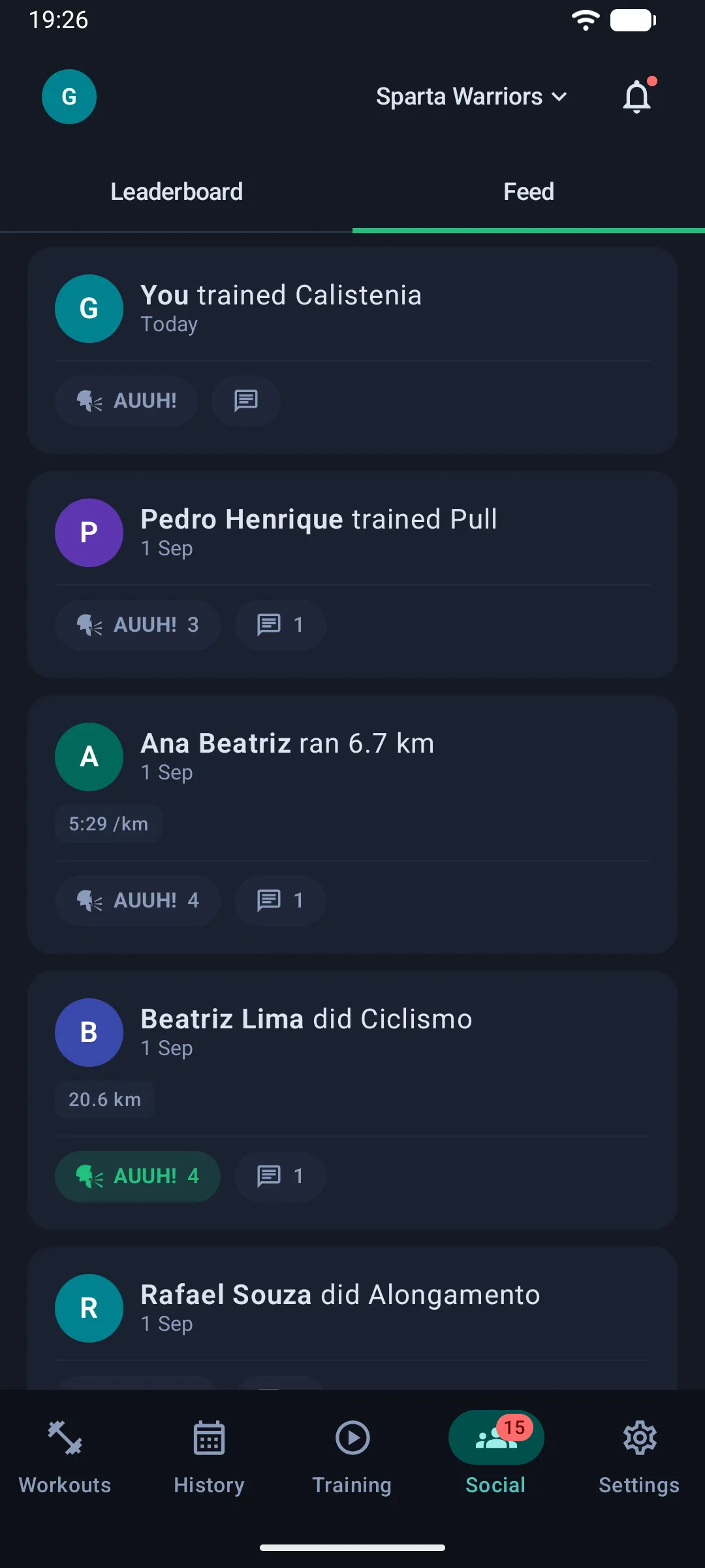 O feed do grupo com treinos recentes, AUUHs e comentários (Android)